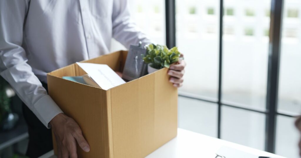 嘉義勞資律師推薦｜被無預警解雇怎麼辦？資遣費與失業給付全解析