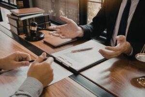 張珮琪律師，台中、彰化、南投、苗栗推薦律師。專精家事離婚、子女監護權、扶養費、保護令、遺產遺囑、車禍、仲介糾紛、房屋漏水、不動產案件推薦律師。台中、彰化、南投、苗栗免費法律諮詢。提供律師函、存證信函、企業法律顧問服務。特質為專業、耐心、細心。